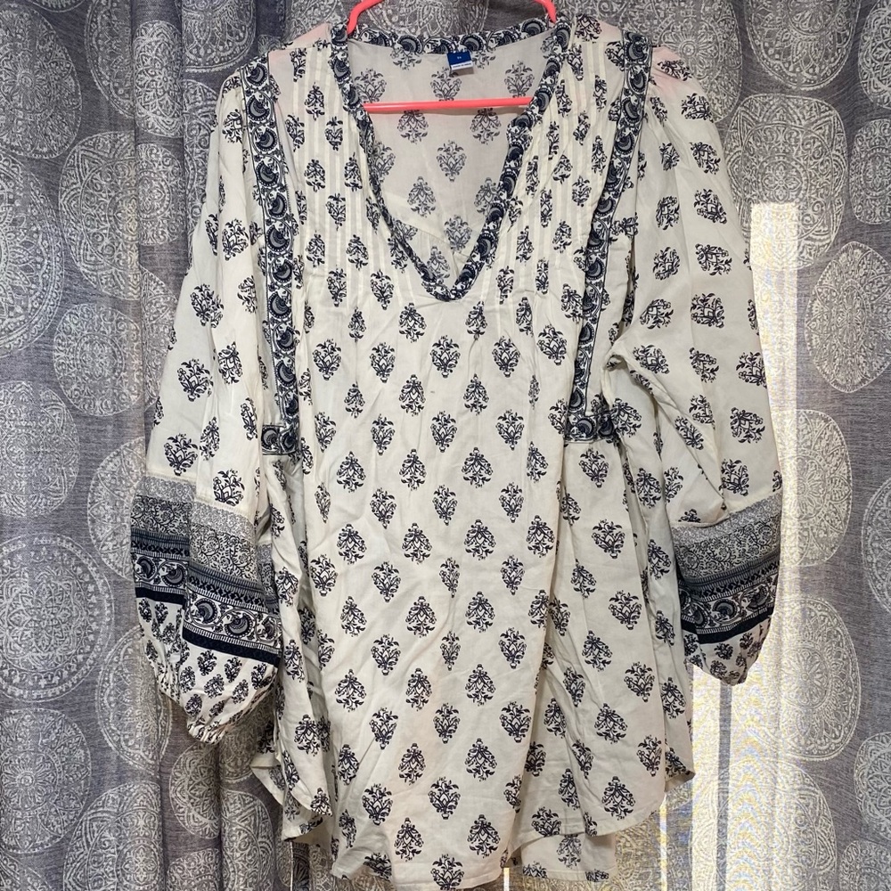 Old navy patterned top